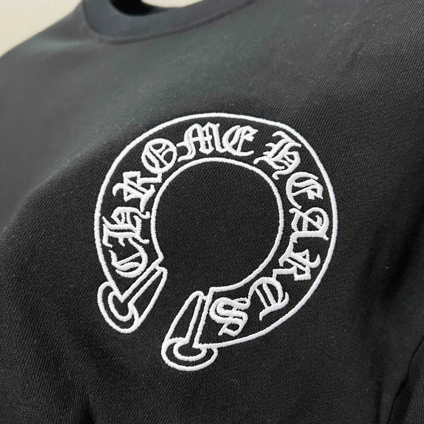 🅿️250 chrome hearts/Chrome Hearts 420g pure cotton round neck sweatshirt, front and rear sleeves, horseshoe Sanskrit letters LOGO embroidery🪡 logo, official synchronization, 1:1 original mold opening, fashionable personality, versatile trend, pure original quality, original washed fabric, tag, collar label, washed wheat, three complete labels, color: black, white. Size: XS-L